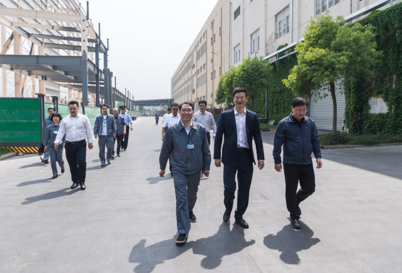 泰州區委劉劍波書記一行檢查海陽科技安全、 環保工作，慰問看望勞模